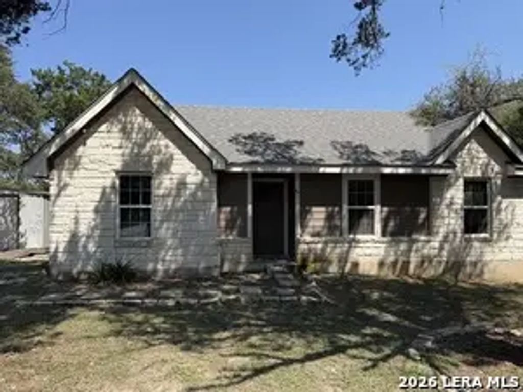 591 Burr Oak Ln, Canyon Lake