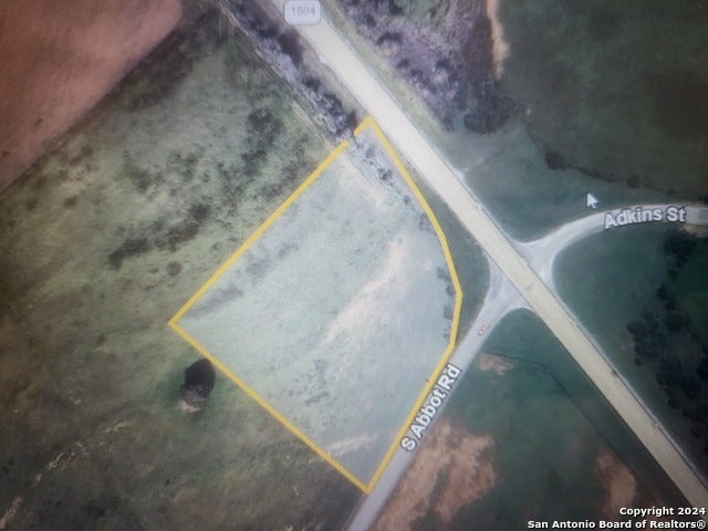 E Abbott Road, St Hedwig