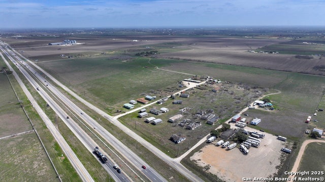 8205 W Interstate 10, Seguin