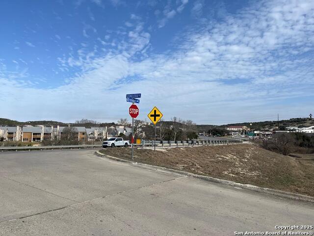 2101 N Stoneledge Dr, Kerrville