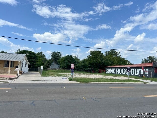 2931 E Houston, San Antonio