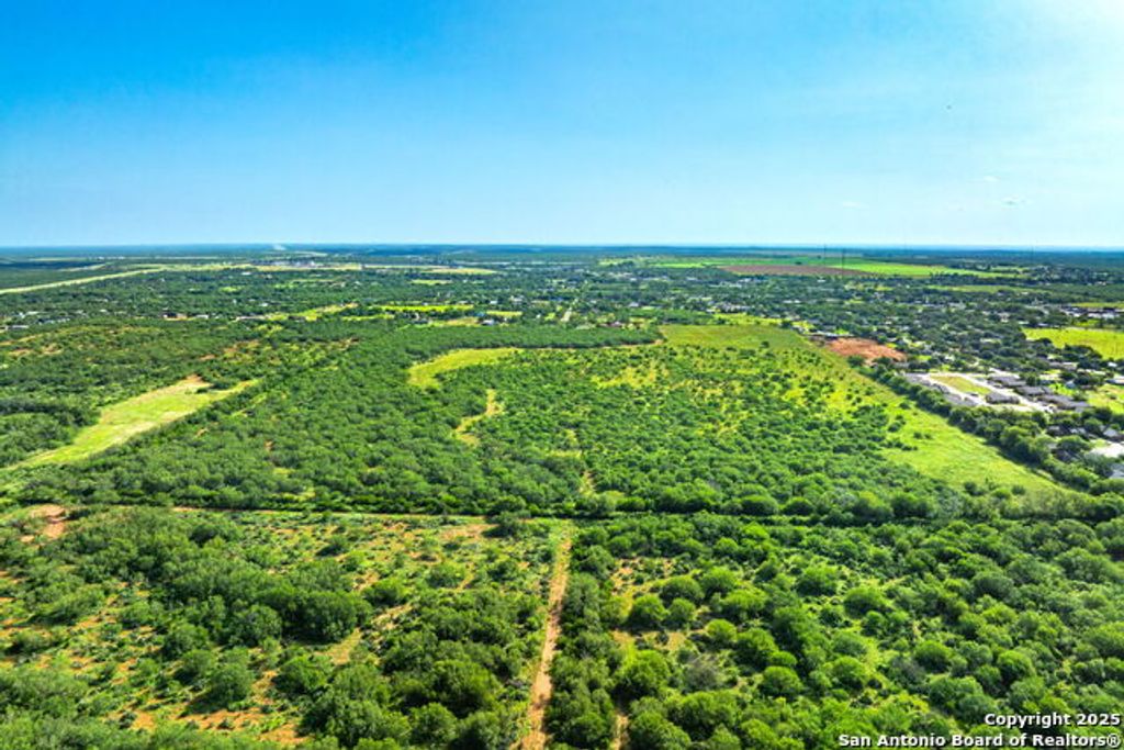 3911 County Road 1000, Pearsall