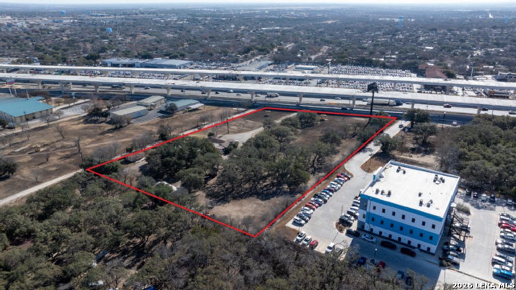 12995 N Interstate 35, Live Oak