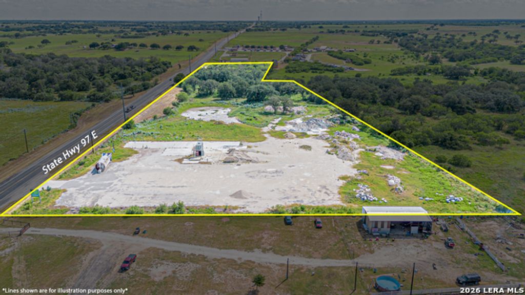 5749 State Highway 97 E, Floresville