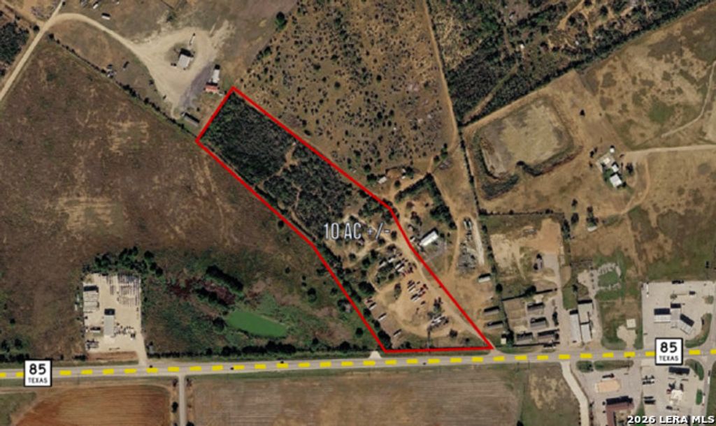 1160 W Highway 85, Dilley