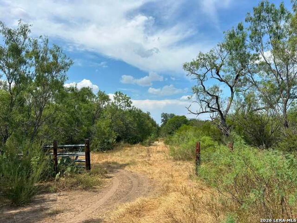 6914 S Us 281, Leming