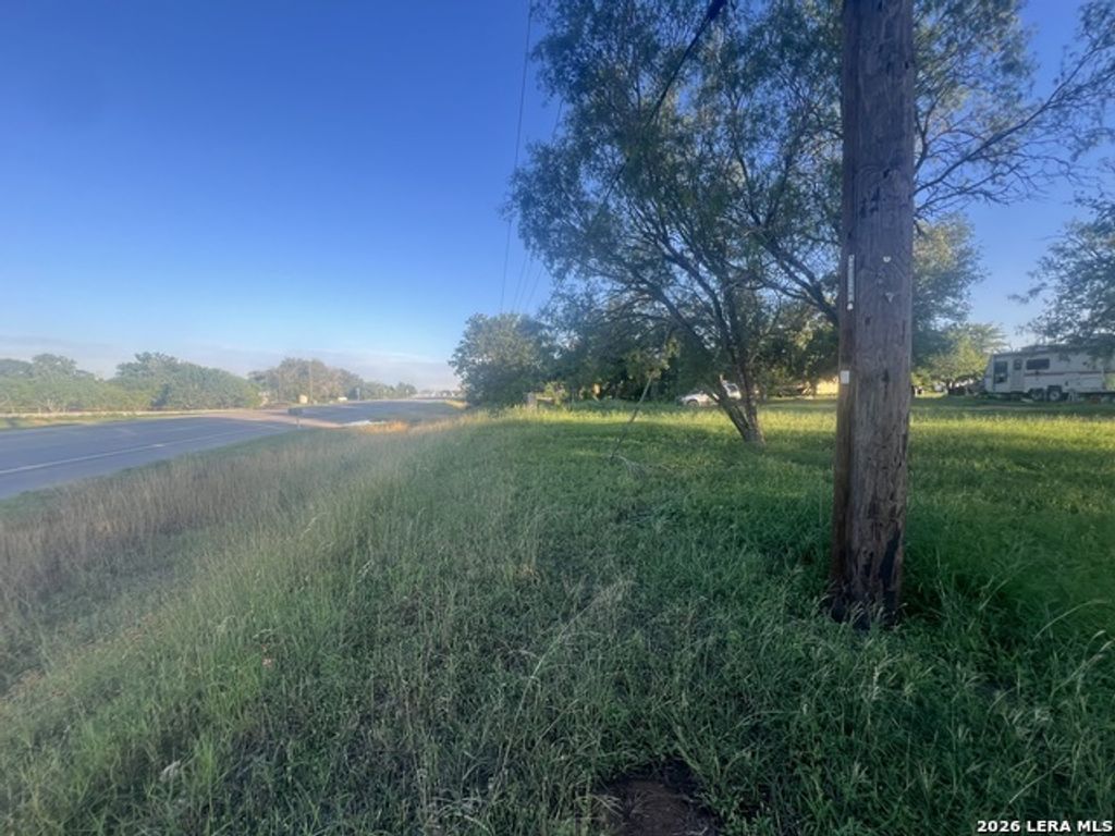 10229 Us Highway 87 W, La Vernia
