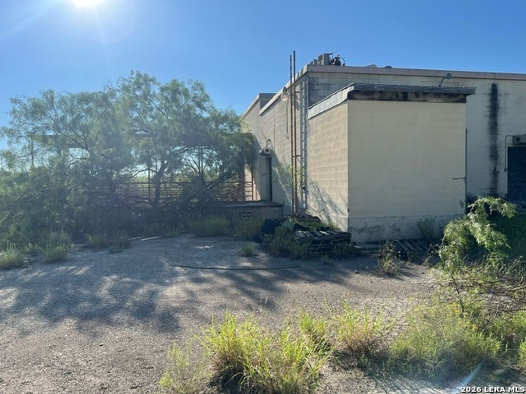 2732 E Main St., Eagle Pass
