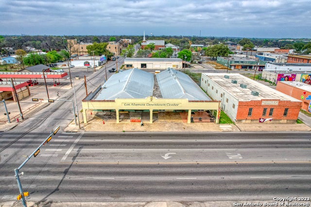 128 W Main St, Uvalde