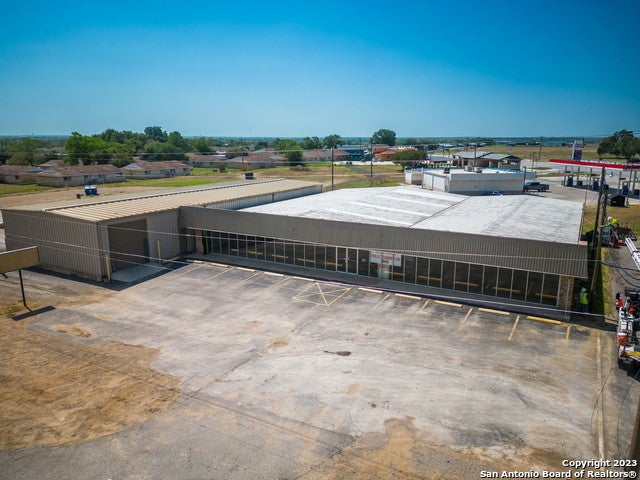 75 School Dr, Poteet