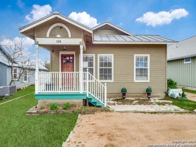 118 N Plant Ave, Boerne