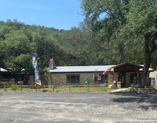 20142 Texas Highway 127, Sabinal