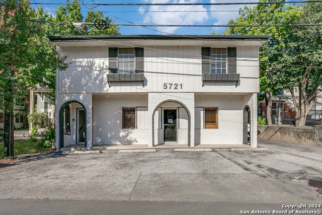 5721 Broadway, San Antonio