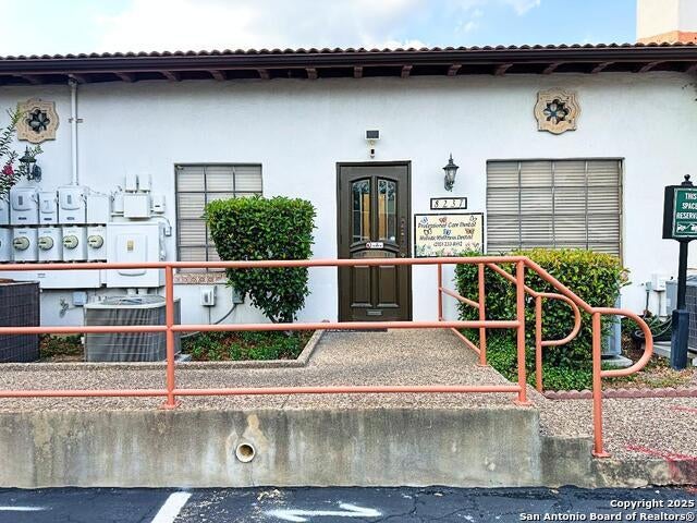 8237 Fredericksburg Road, San Antonio