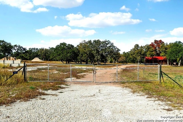 942/944 Fm 3351, Kendalia