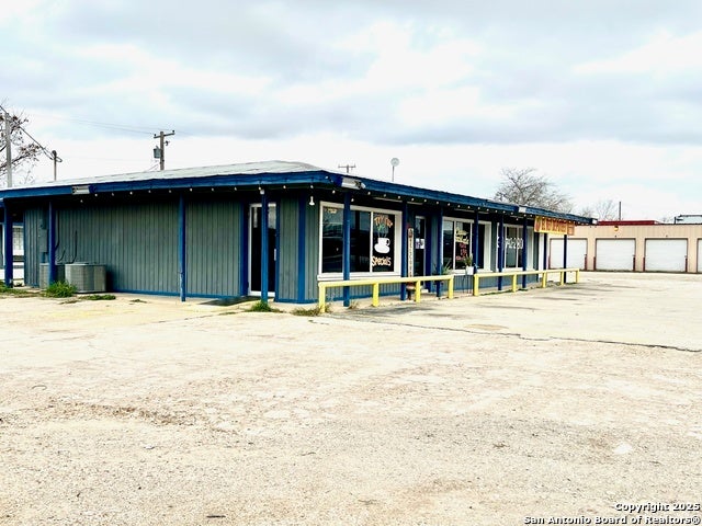 8385 Highway 16, Poteet