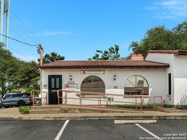 8265 Fredericksburg, San Antonio