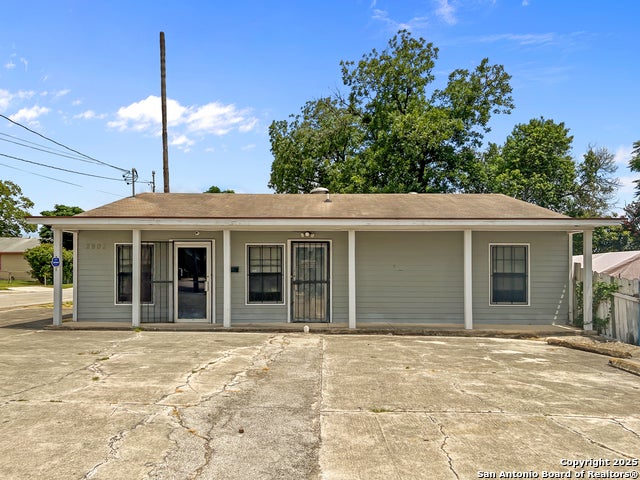 2903 E Houston, San Antonio