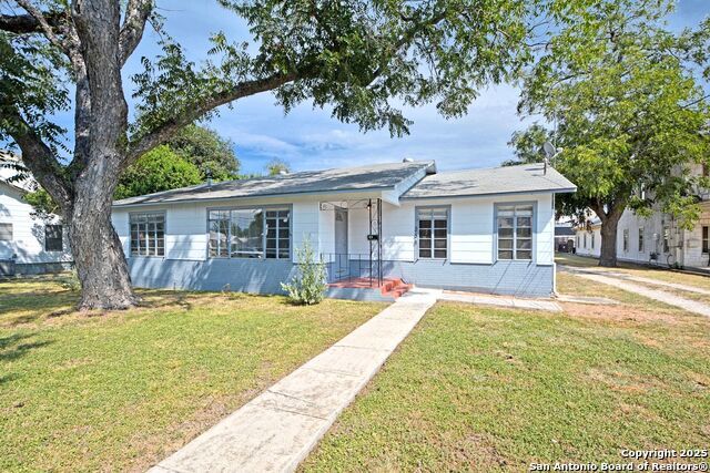 268 E Mill St, New Braunfels