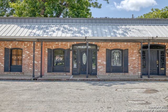 141 E Nopal St, Uvalde