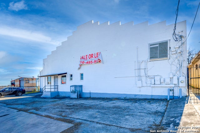 2930 E Houston, San Antonio