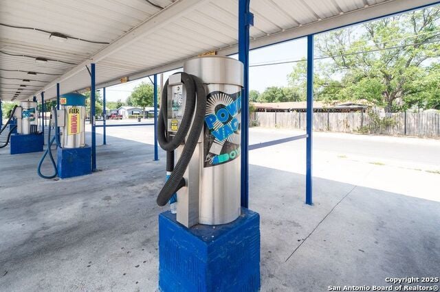 6727 S Flores, San Antonio