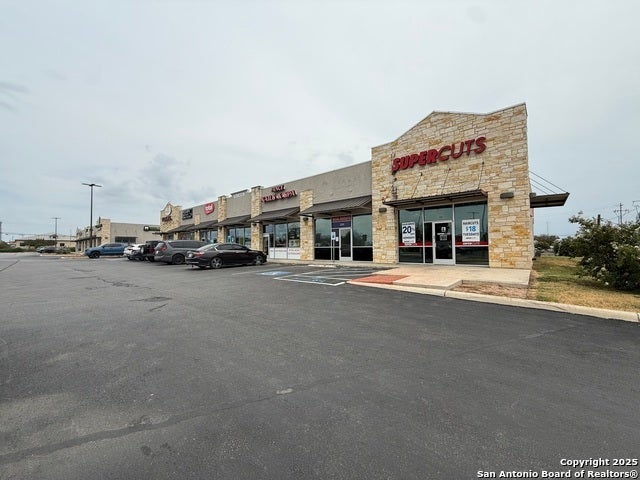 1415 E Walnut 200, Seguin