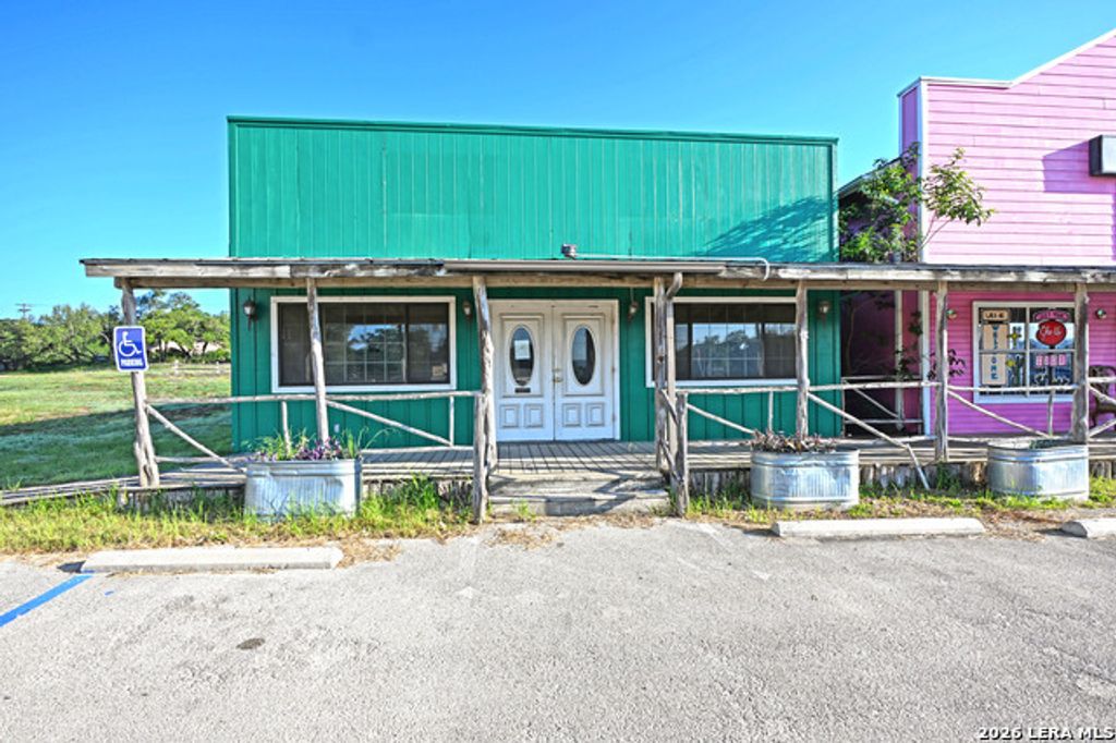 1642 Fm 2673, Canyon Lake