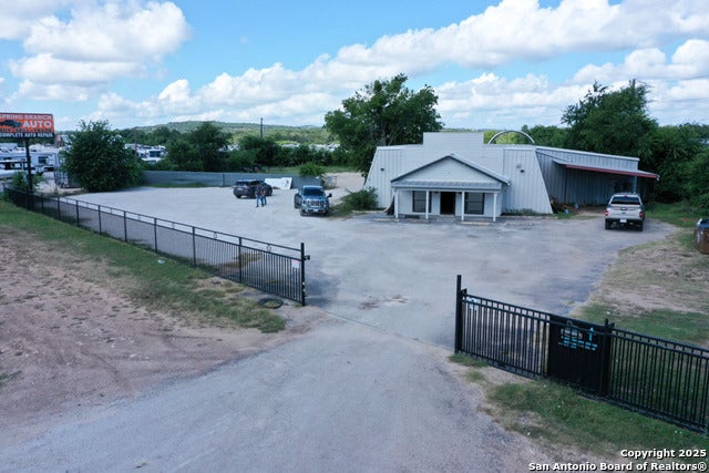 8491 Us Highway 281, Spring Branch