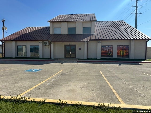 4952 Windsor, Windcrest