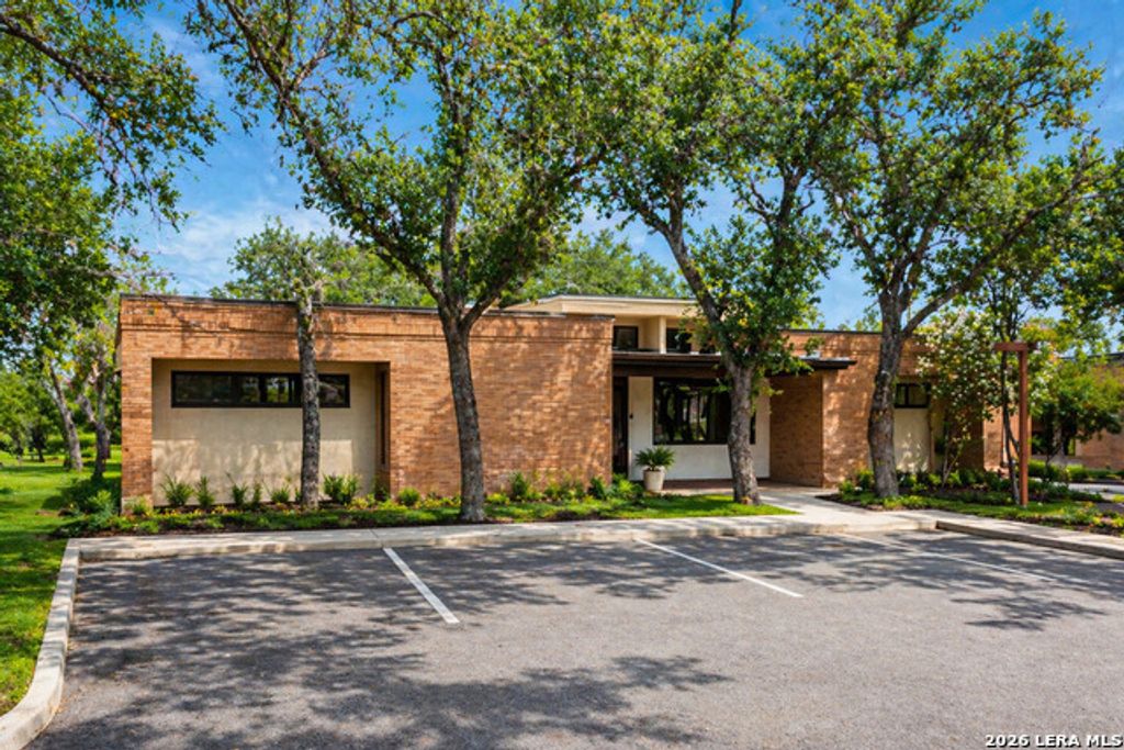 13438 Bandera, Helotes