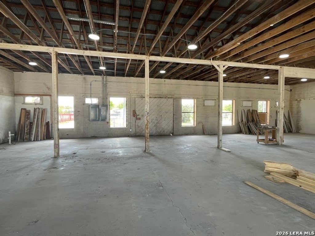 1308 N Bowie, Seguin