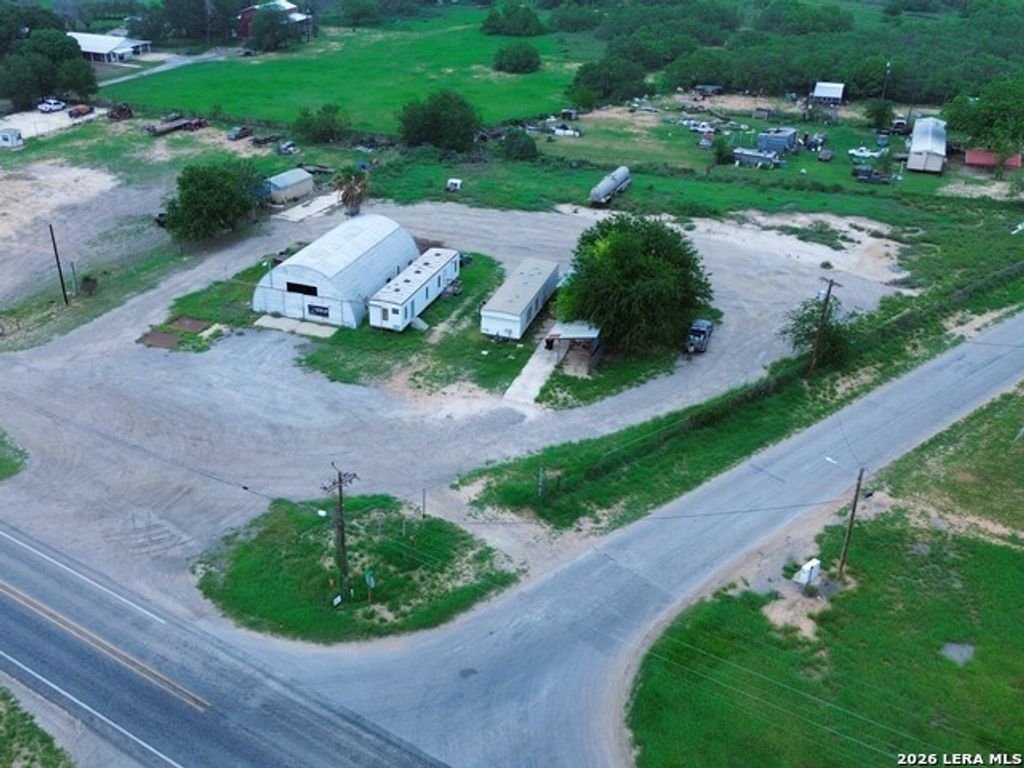 2098 E Fm 140, Pearsall