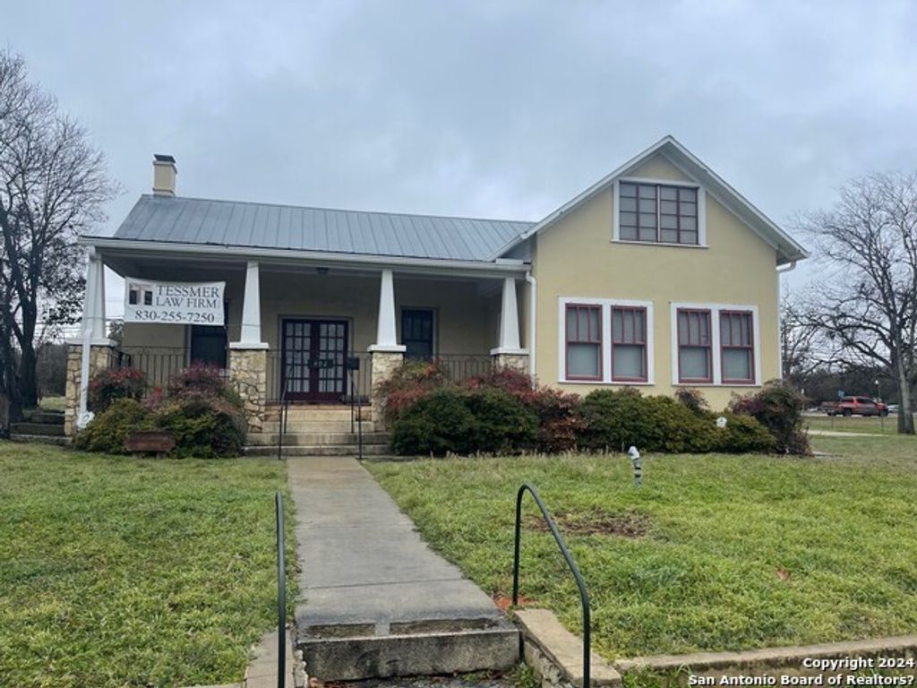 402 E San Antonio Ave, Boerne