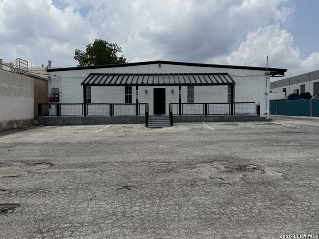 9809 Mccullough Avenue, San Antonio