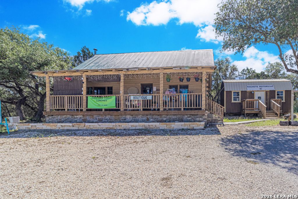9587 Fm 1283, Lakehills