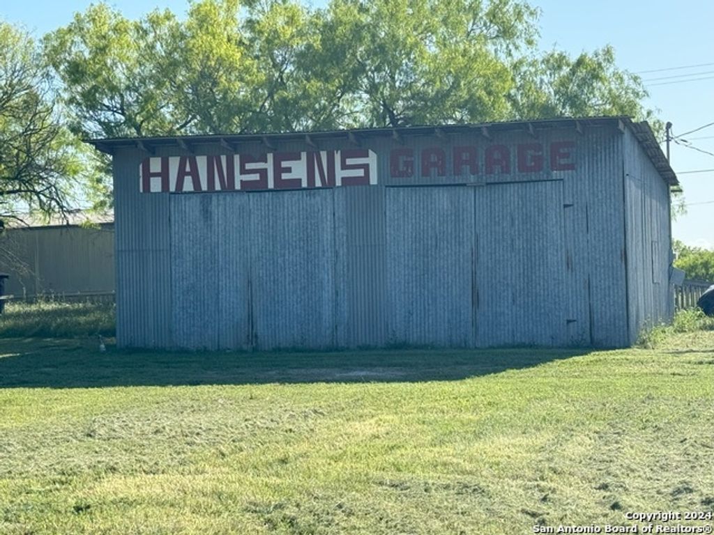 1001 W West, Stockdale