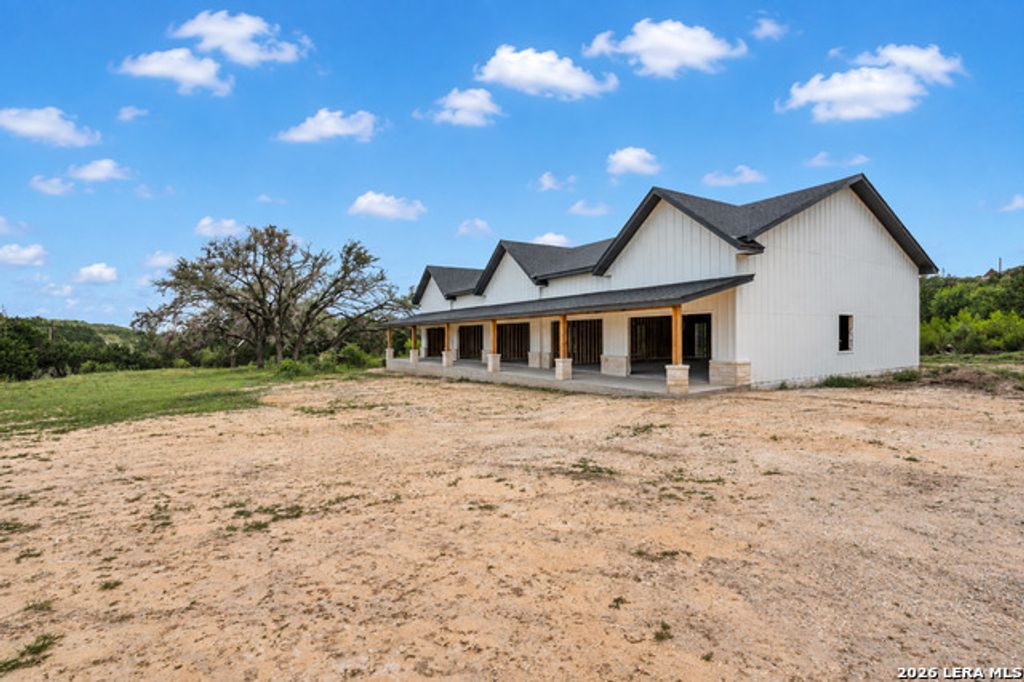 8214 Fm 1283, Lakehills