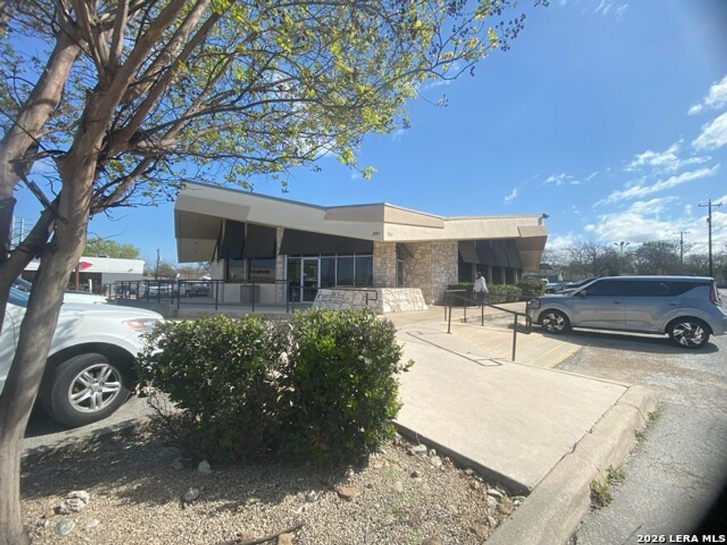351 W Hildebrand, San Antonio