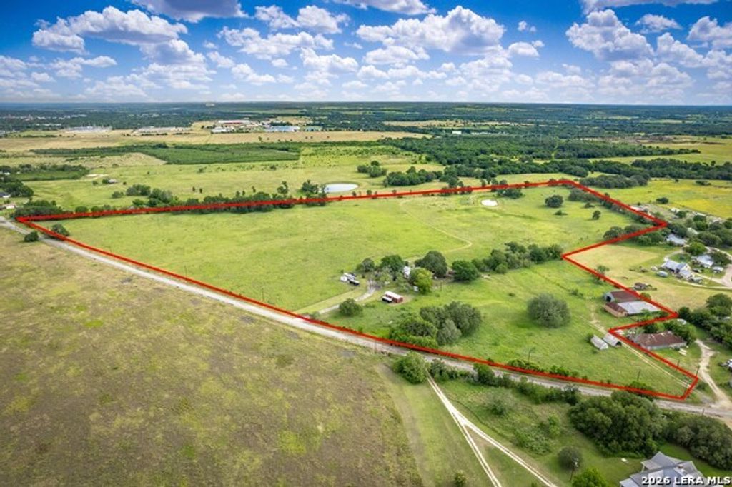 425 Seawillow Rd, Lockhart