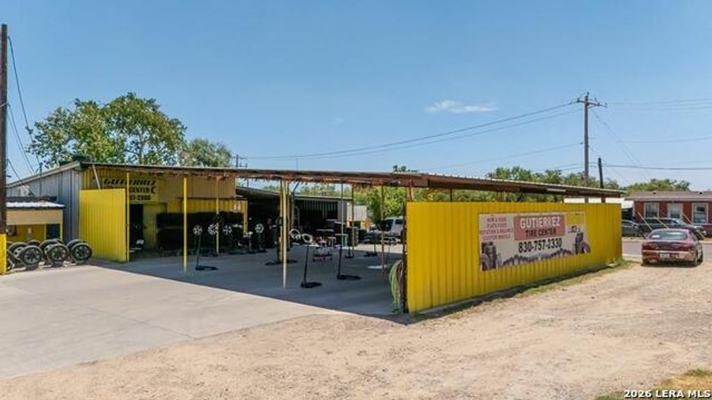 2806 Del Rio Hwy, Eagle Pass