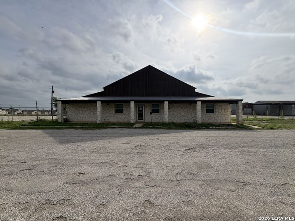 1500 Simmons Ave, Jourdanton