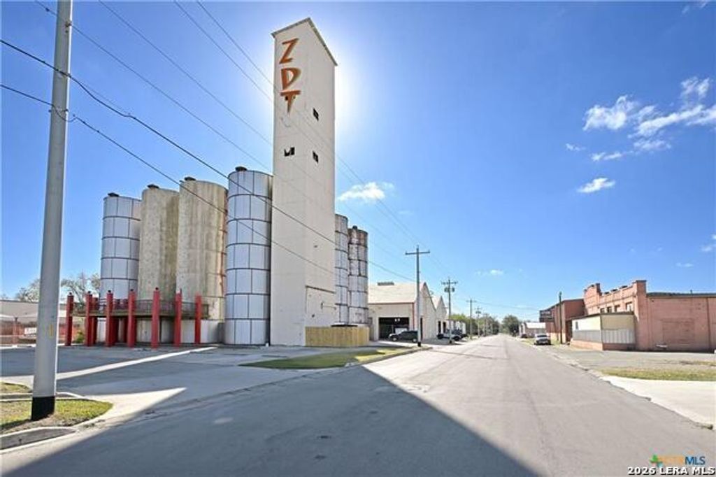 1127 Bowie, Seguin