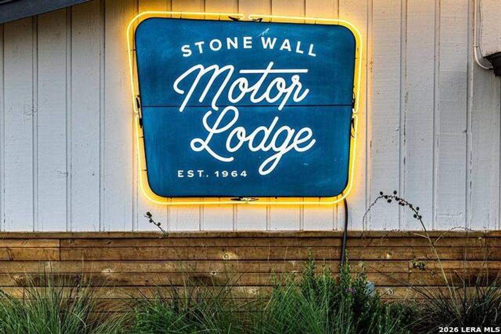 14818 E Us Hwy 290, Stonewall