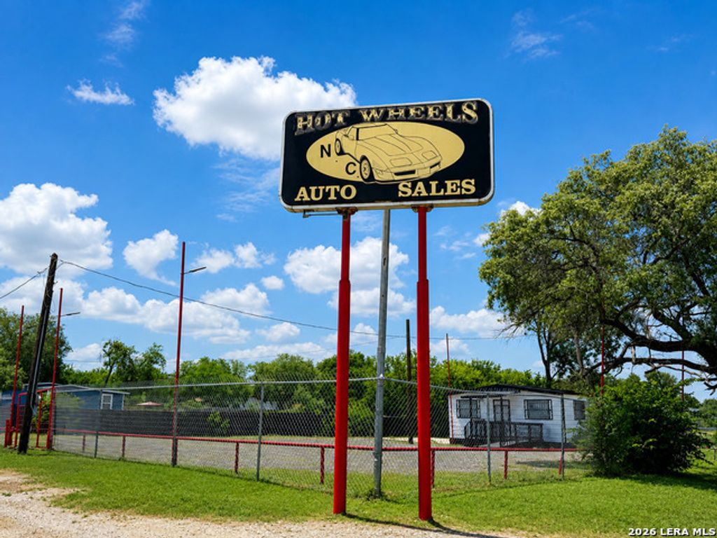 470 Hot Wells Blvd 1, San Antonio