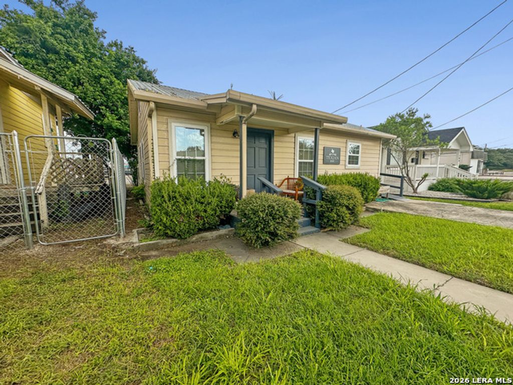 108 E Hefferman St, Beeville