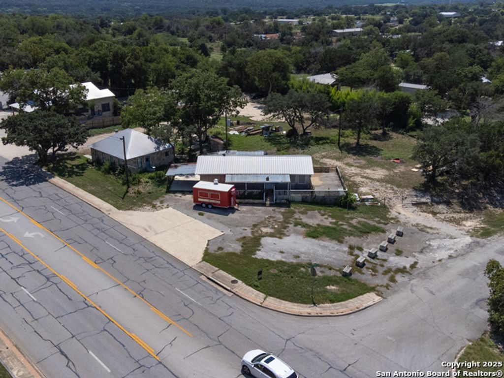 9702 State Highway 16, Pipe Creek