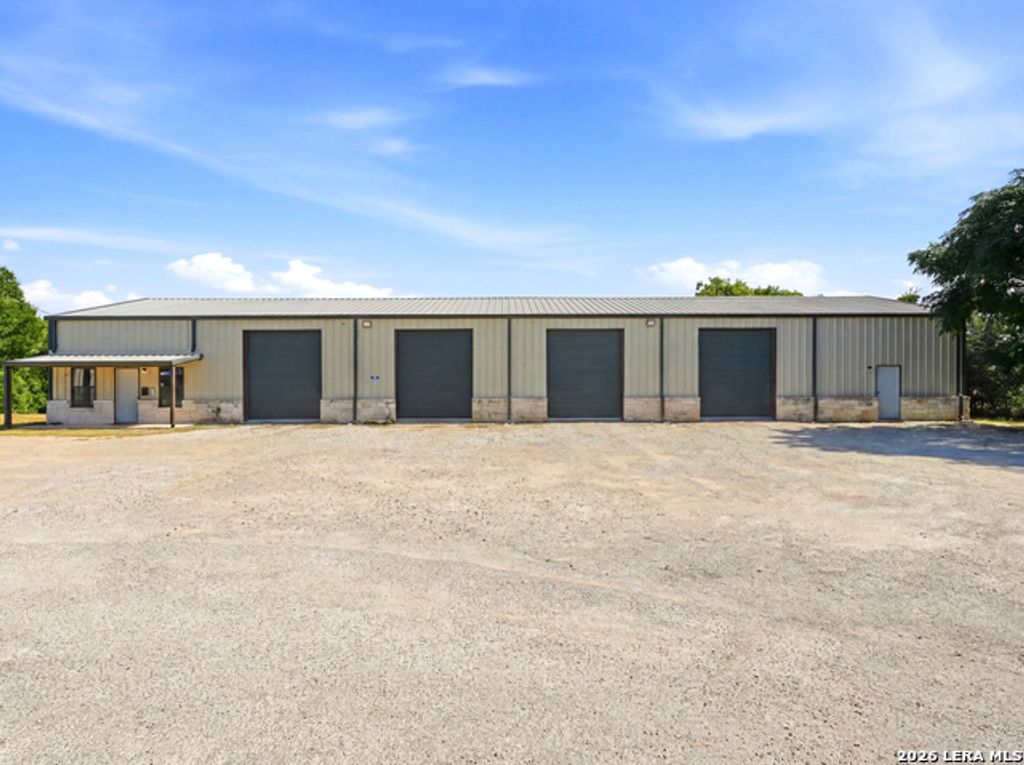 117 Business Dr, Kerrville