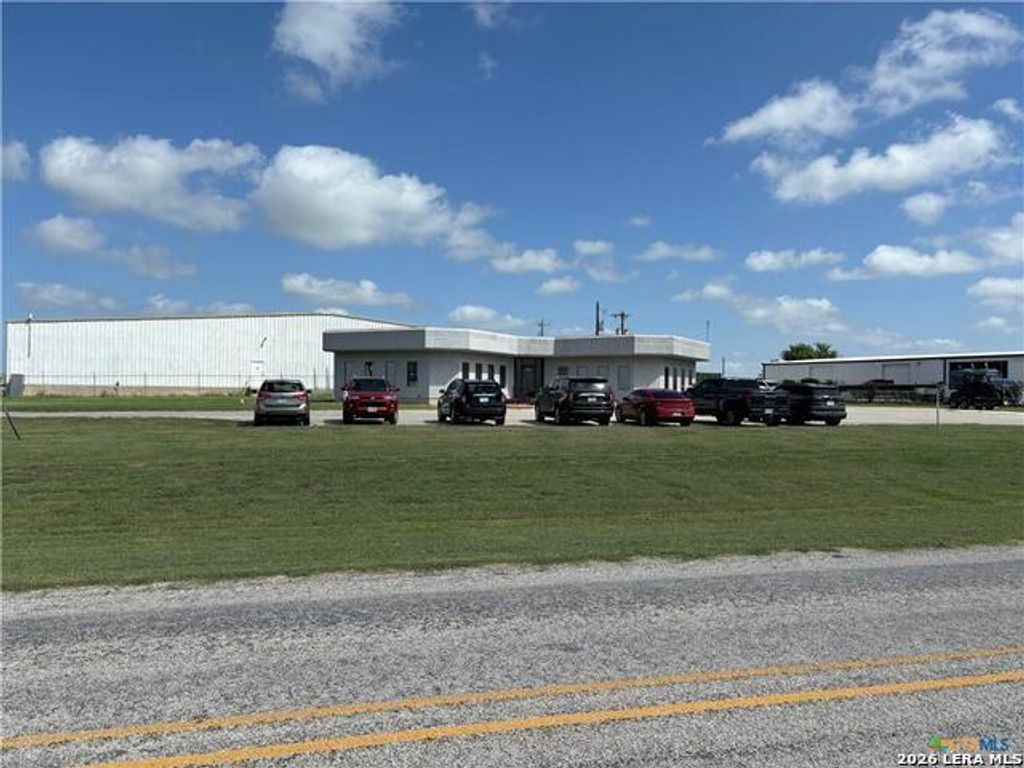 3040 W Interstate 10, Seguin