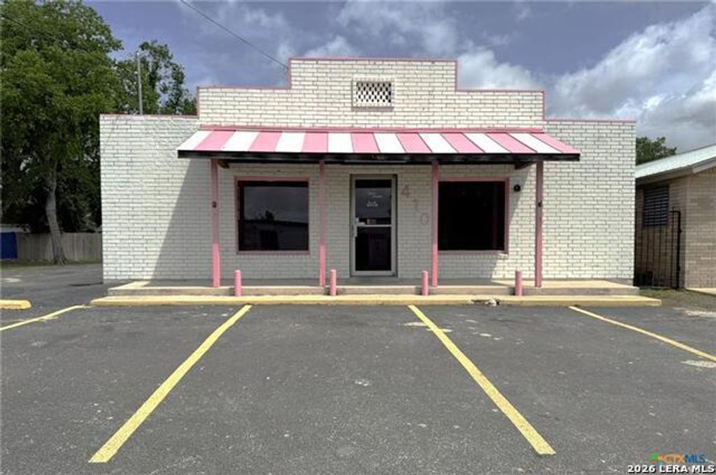 410 E Gonzales, Seguin